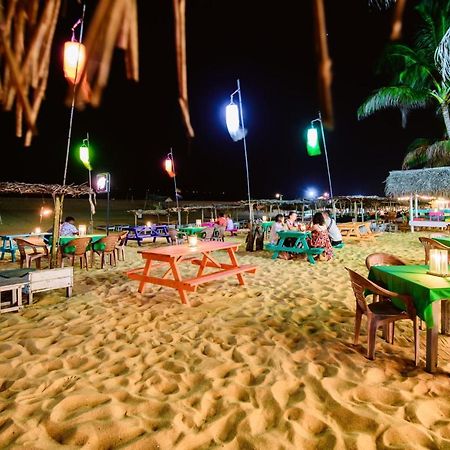 International Beach Hotel & Restaurant Хиккадува Экстерьер фото