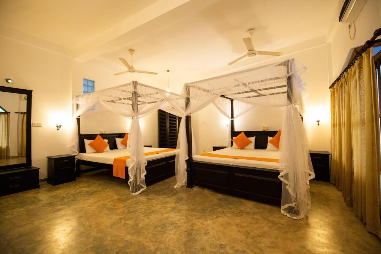 International Beach Hotel & Restaurant Хиккадува Экстерьер фото