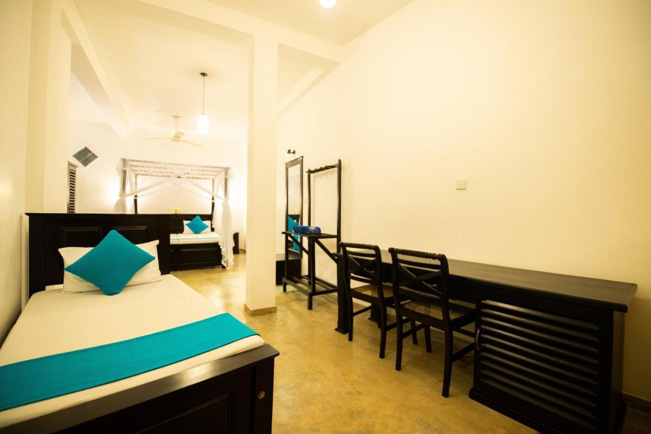International Beach Hotel & Restaurant Хиккадува Экстерьер фото