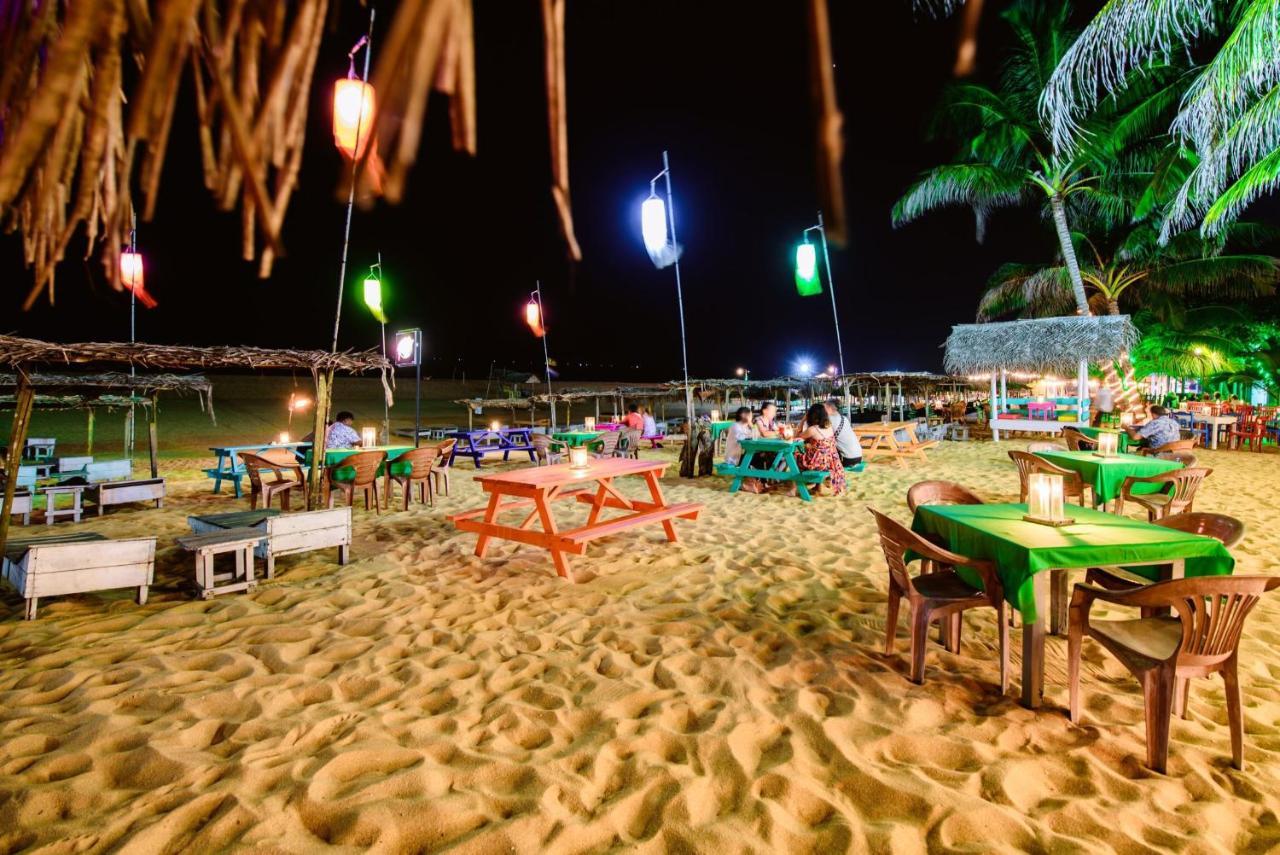 International Beach Hotel & Restaurant Хиккадува Экстерьер фото