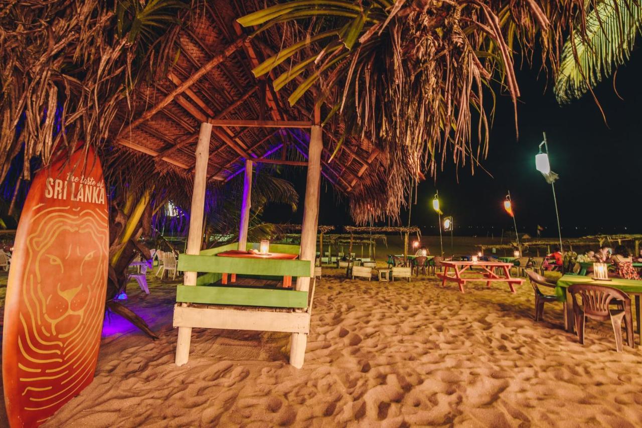 International Beach Hotel & Restaurant Хиккадува Экстерьер фото