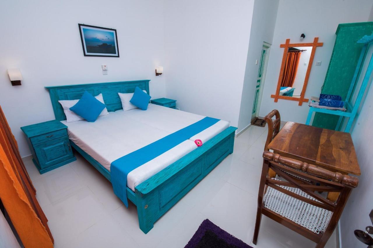 International Beach Hotel & Restaurant Хиккадува Экстерьер фото