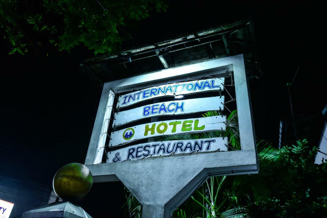 International Beach Hotel & Restaurant Хиккадува Экстерьер фото