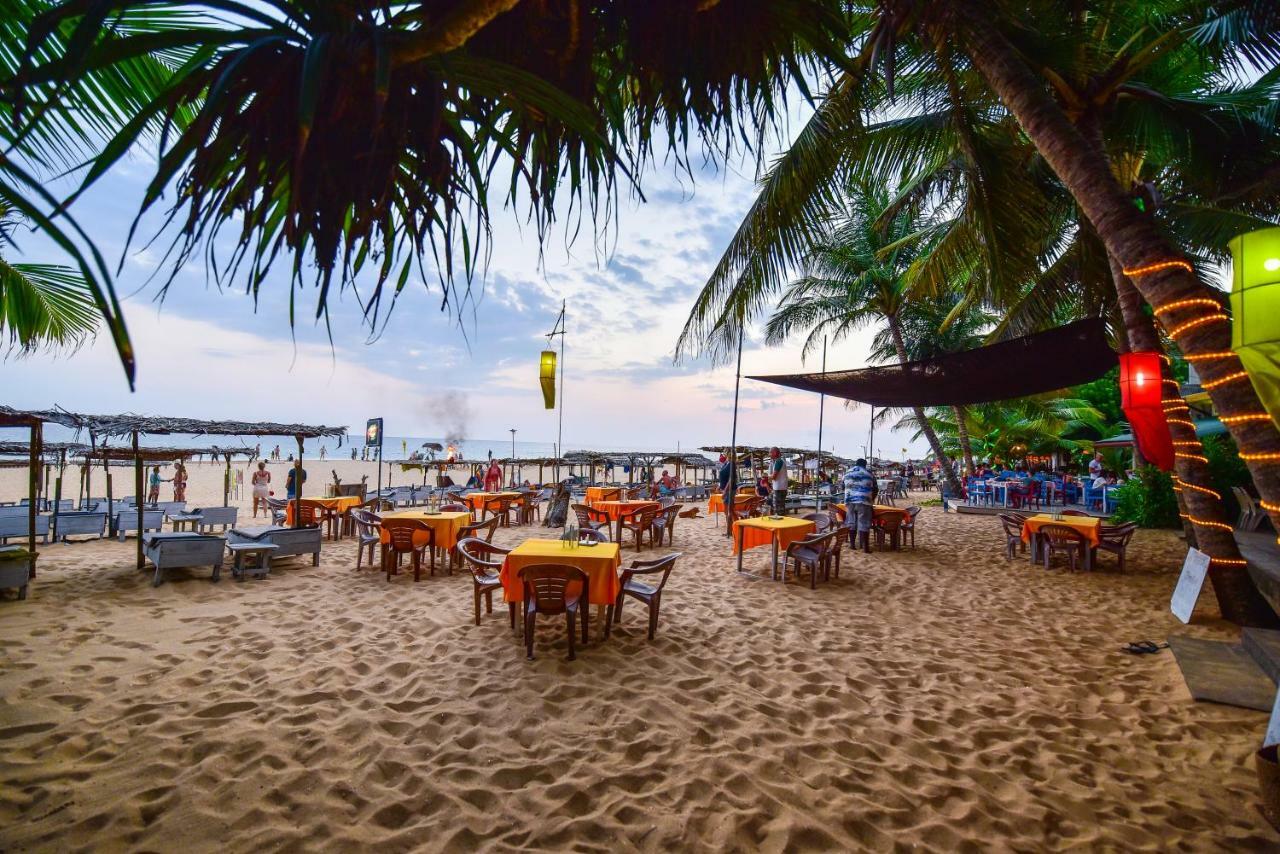 International Beach Hotel & Restaurant Хиккадува Экстерьер фото