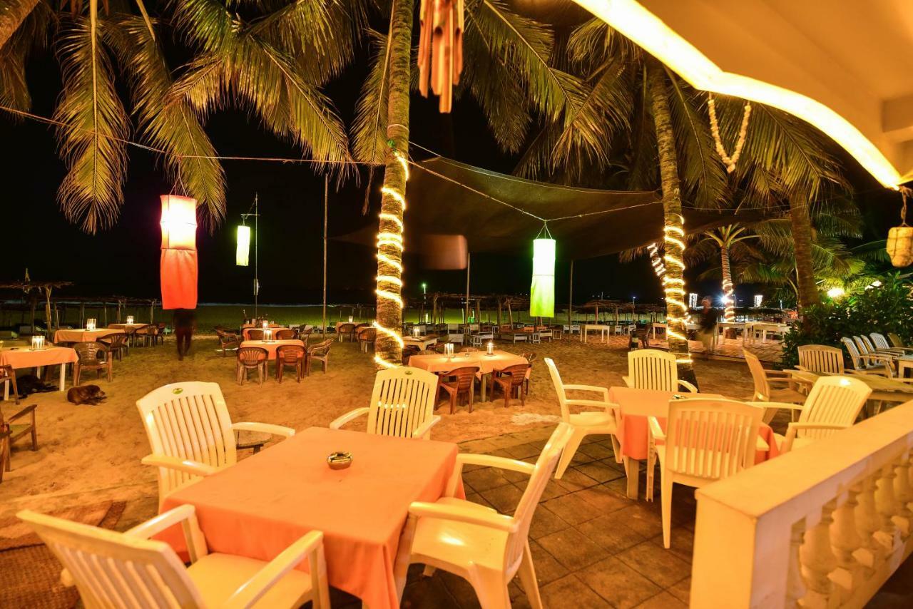 International Beach Hotel & Restaurant Хиккадува Экстерьер фото