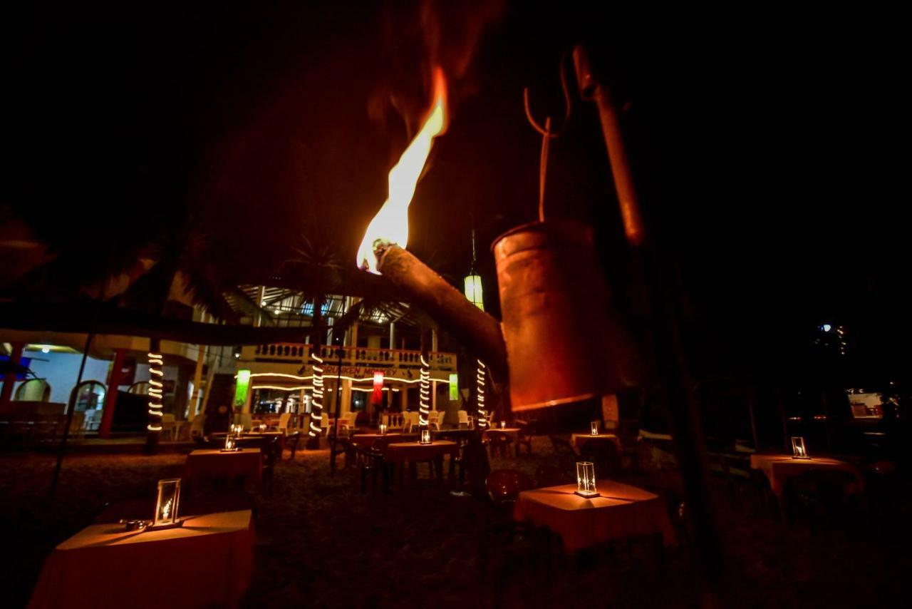 International Beach Hotel & Restaurant Хиккадува Экстерьер фото