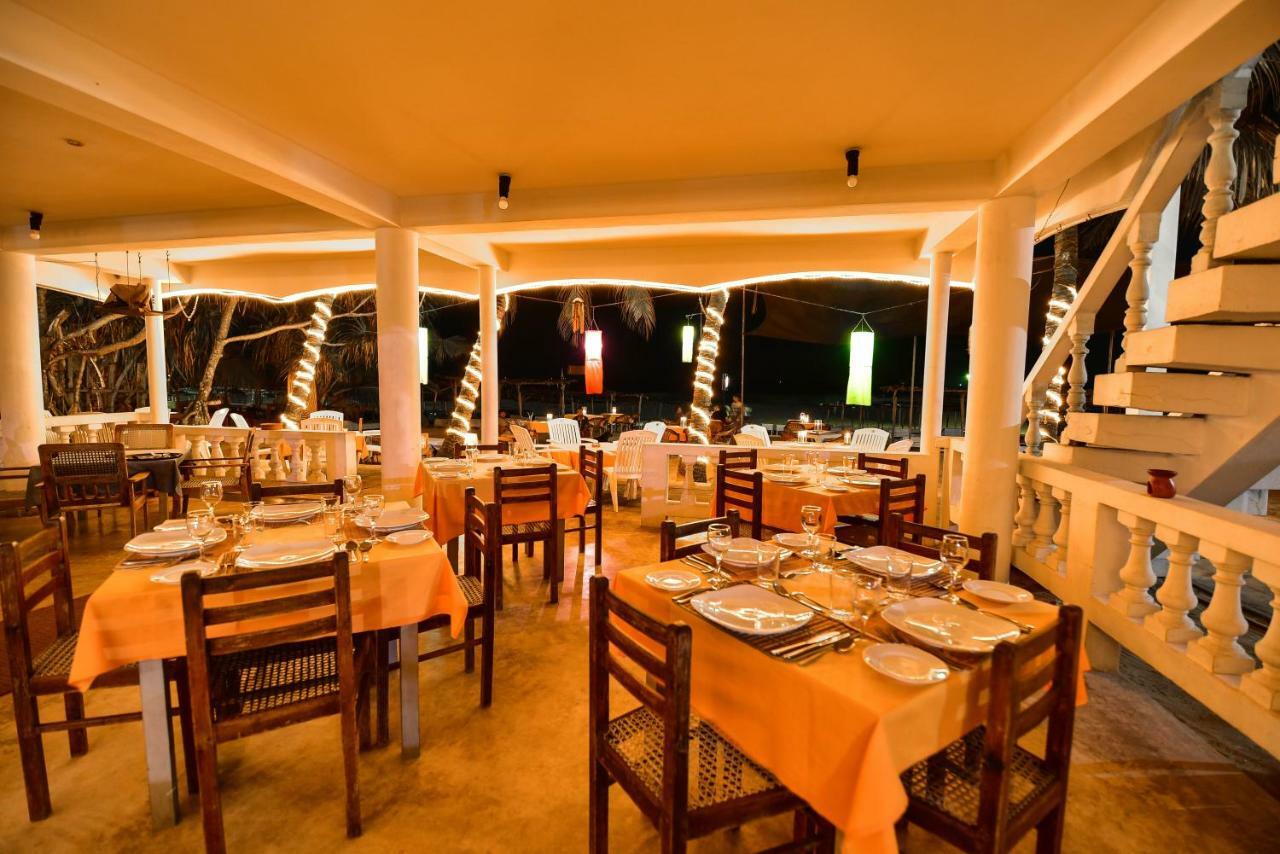International Beach Hotel & Restaurant Хиккадува Экстерьер фото