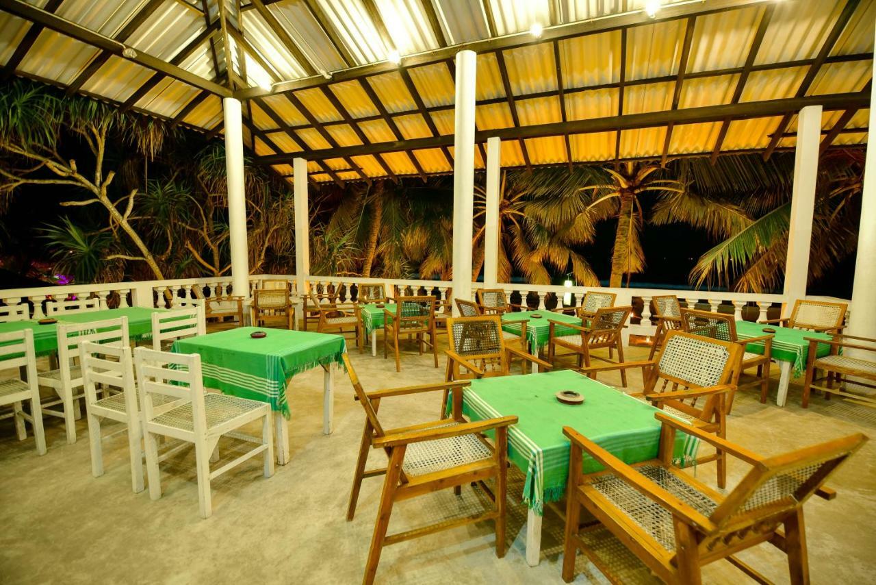 International Beach Hotel & Restaurant Хиккадува Экстерьер фото